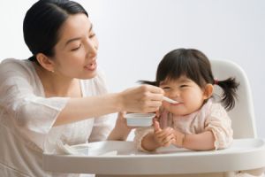 CHĂM EM BÉ 2O THÁNG TUỔI